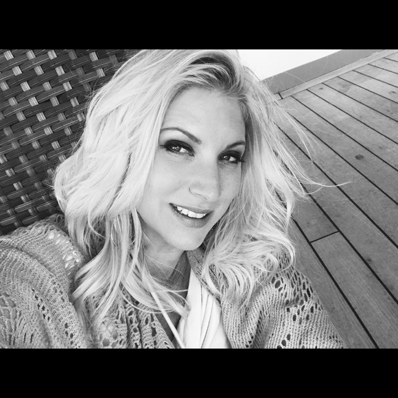 Meet your Posher, Carlie - Picture 2 of 3